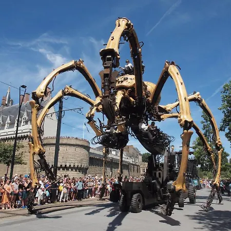 Calme, Chu - Place Royale - Pommeraye Nantes